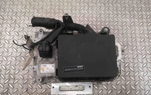 Voltage converter inverter