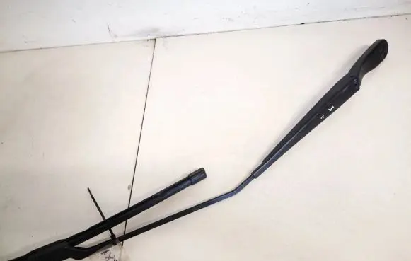 Volvo V50 Front wiper blade arm 30699998