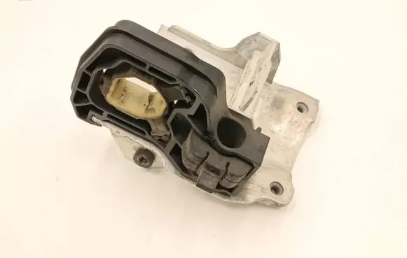 BMW 5 F10 F11 Radiator mount bracket 7575247 7186513