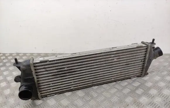 Opel Vivaro Intercooler radiator 8200411160 988650BB 93854162