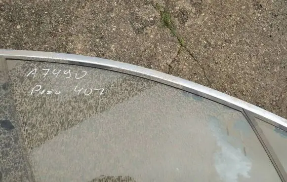 Peugeot 407 Front door window glass four-door