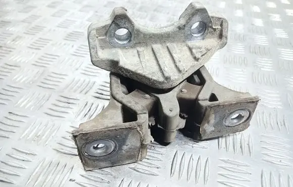 Opel Combo C Engine mount bracket