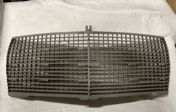 Mercedes-Benz S W126 Front bumper upper radiator grill