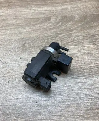 BMW 5 E60 E61 Turbo solenoid valve 2247906