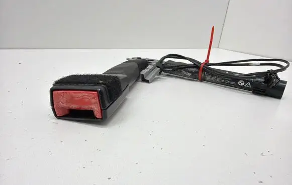 BMW 3 E90 E91 Front seatbelt buckle 7213564 1B23510 34050055