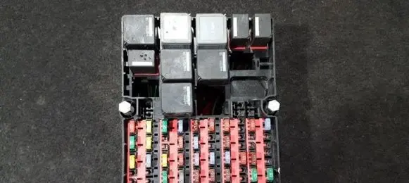 Ford Fiesta Fuse box set 6s6t14401jfg ee01011999516000