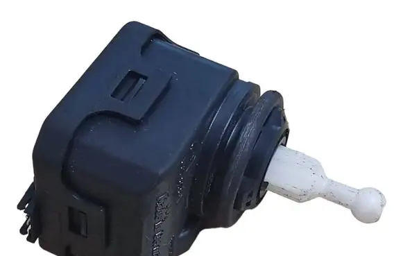 Headlight level adjustment motor