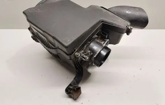 Ford Focus Air filter box AV619600BG