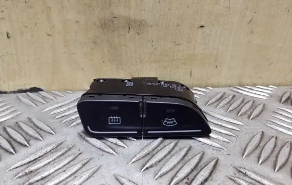 Ford Focus Windscreen/window heater switch AM5T18K574AB