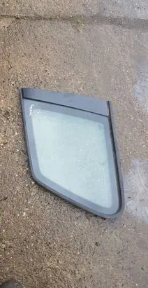 Volkswagen Touareg I Rear side window 7L6845298