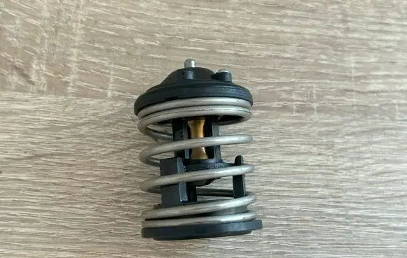 BMW 5 F10 F11 Thermostat 8512234 11518512234