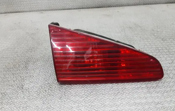 Peugeot 607 Tailgate rear/tail lights