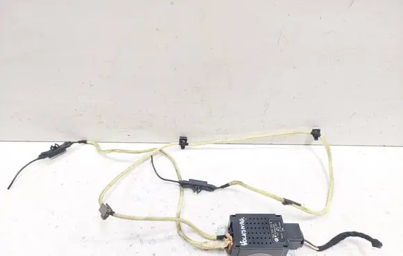 Volkswagen Golf Plus Aerial antenna amplifier 5M0035570B 7617310031