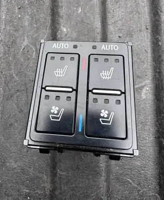 Lexus RX 450H Seat heating switch 75J320 8475248010
