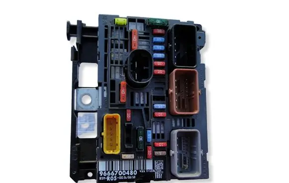 Peugeot Partner Fuse module 9666700480 BSMR05
