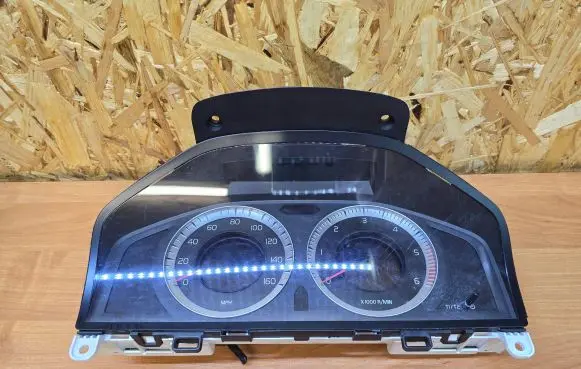 Volvo XC60 Speedometer (instrument cluster) 36002606 31270907AA 69399340U