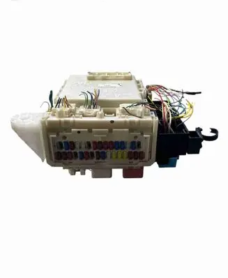 Toyota RAV 4 (XA30) Fuse module 8273042020