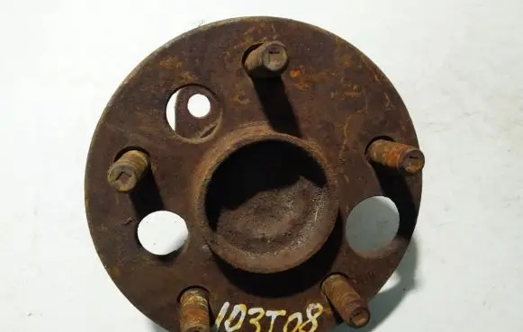 Toyota Auris 150 Front wheel hub