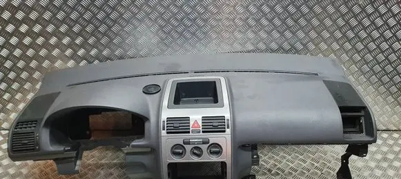 Volkswagen Touran I Dashboard S26371676 1T1857091