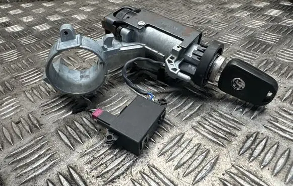 Opel Zafira C Ignition lock 13383062