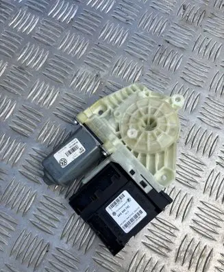Volkswagen Golf VI Front door window regulator motor 5K0959792 05075732 73222031051083