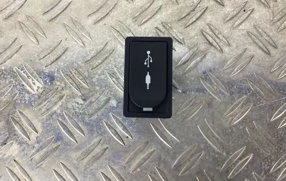 Lexus CT 200H USB socket connector 8619076040