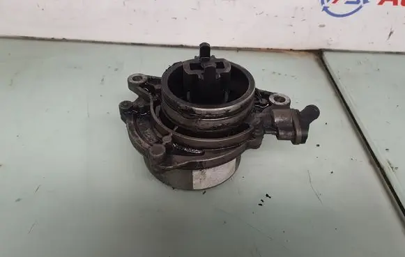 BMW 5 E60 E61 Vacuum pump 7791232 11667791232