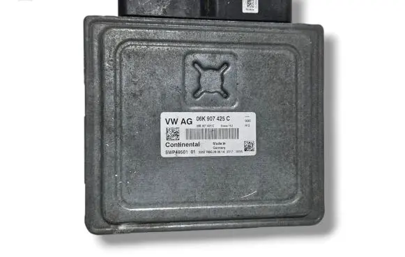 Volkswagen Jetta VI Engine control unit/module 06K907425C 5WP495010