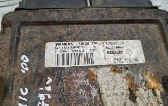 Renault Scenic I Engine control unit/module S110138001 8200044437