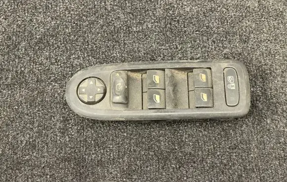 Peugeot 508 Electric window control switch 98026370ZD