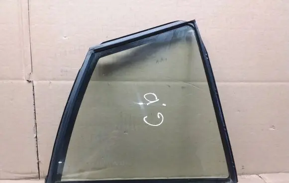 Toyota Prius (XW50) Rear vent window glass 43R005834