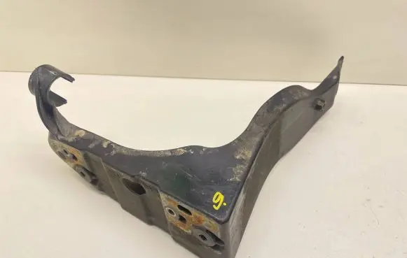 Audi A4 S4 B6 8E 8H Front bumper mounting bracket 8E0821138B
