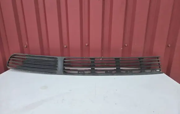 Volkswagen PASSAT B5 Front bumper lower grill 3B0853677A