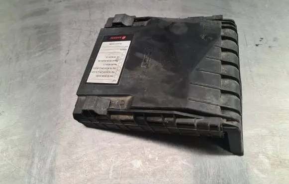 Volkswagen Caddy Fuse box cover 1K0937132G 1K0937132F