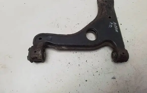 Opel Astra G Front lower control arm/wishbone 90498740