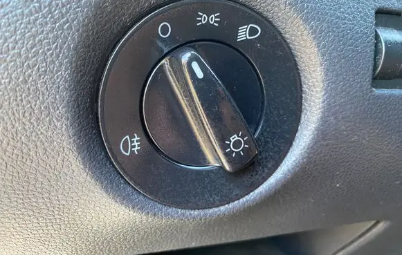Skoda Fabia Mk2 (5J) Light switch