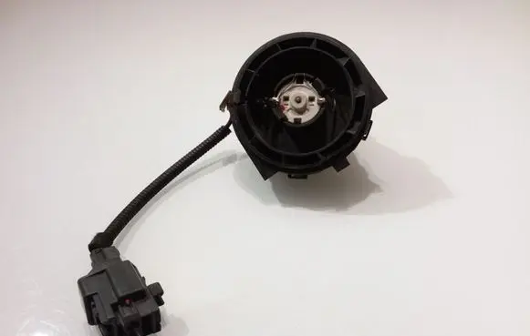 Volvo S80 Engine control unit/module fan 8666595
