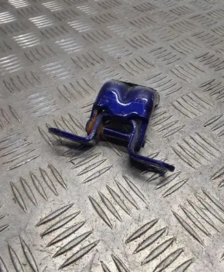 Nissan Qashqai Front door lower hinge 
