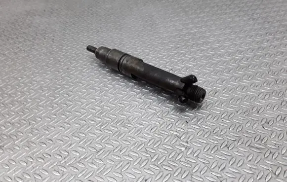 Audi A6 S6 C4 4A Fuel injector 046130201B