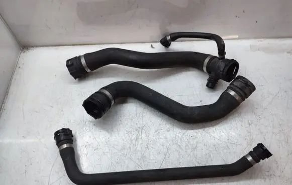 BMW X3 E83 Engine coolant pipe/hose
