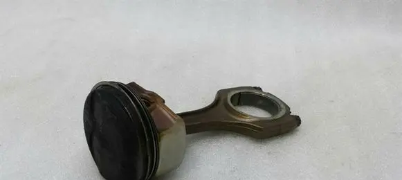 BMW M5 Piston with connecting rod 7838623