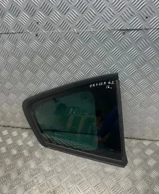 Opel Zafira C Rear side window