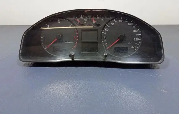 Audi A4 S4 B5 8D Speedometer (instrument cluster) 8D0920900R