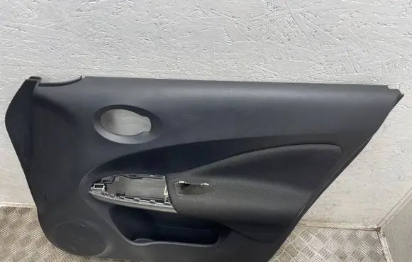 Nissan Juke I F15 Front door card panel trim 809001kb0a