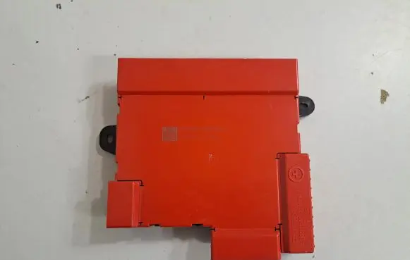 BMW X6 F16 Current control relay 9285508 6826201