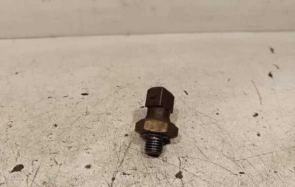 BMW X5 F15 Oil pressure sensor 8611273