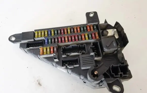BMW 5 E60 E61 Fuse box set 913883001