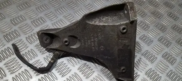Volkswagen PASSAT B5 Engine mounting bracket 8D0199308AG