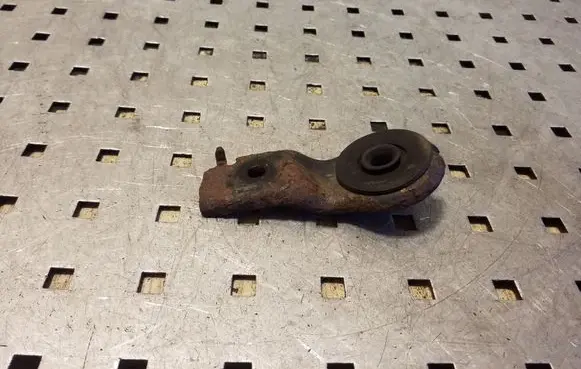 Radiator mount bracket