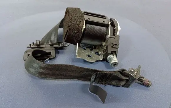 Volvo S60 Front seatbelt 039822961